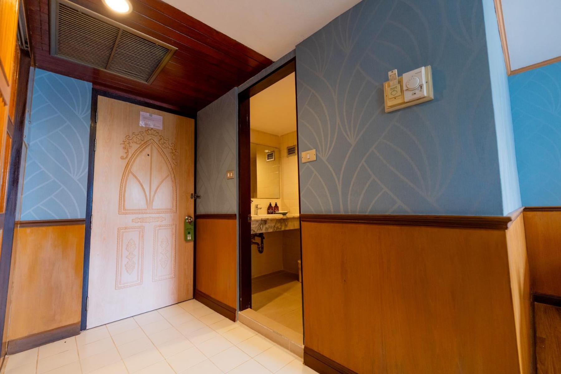Mido Hotel Бангкок Экстерьер фото